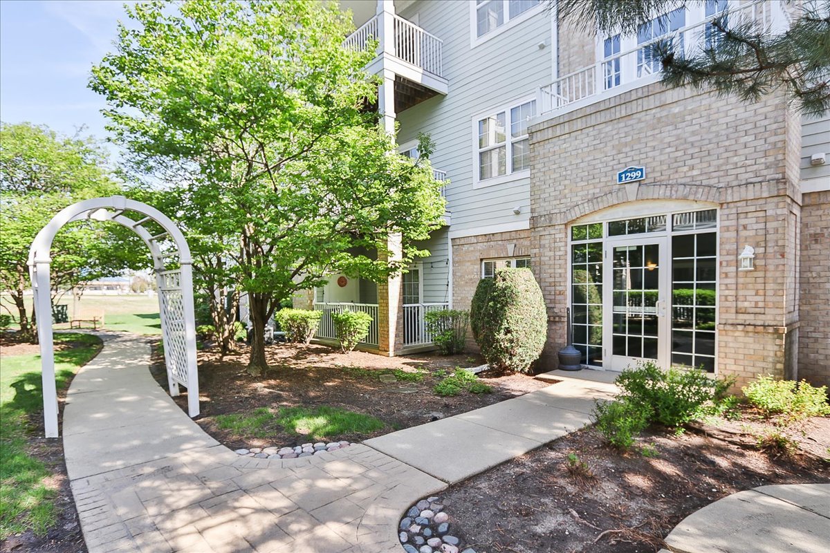 1299 W Lake Street 306