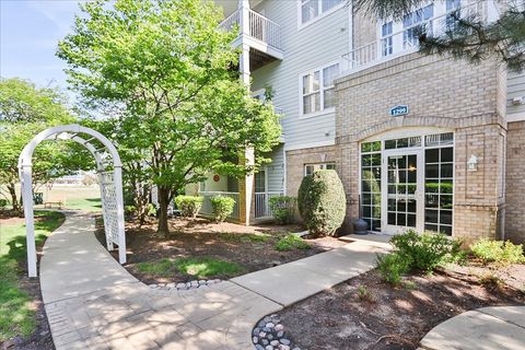 Tiny photo for 1299 W Lake Street #306, Addison, IL 60101 (MLS # 12624925)