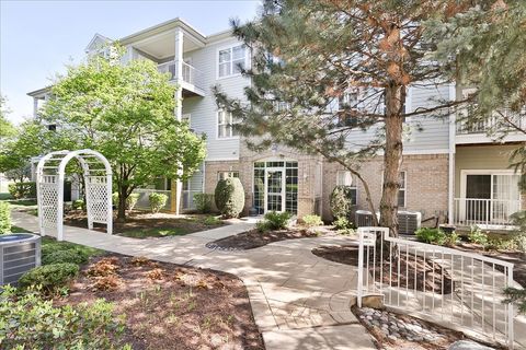 Tiny photo for 1299 W Lake Street #306, Addison, IL 60101 (MLS # 12624925)