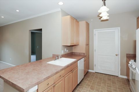 Tiny photo for 1299 W Lake Street #306, Addison, IL 60101 (MLS # 12624925)