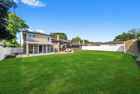 Tiny photo for 142 E QUINCY Street, Elmhurst, IL 60126 (MLS # 12475333)