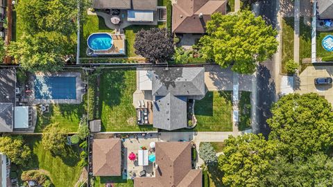 Tiny photo for 142 E QUINCY Street, Elmhurst, IL 60126 (MLS # 12475333)