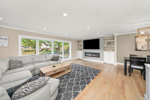 Tiny photo for 142 E QUINCY Street, Elmhurst, IL 60126 (MLS # 12475333)