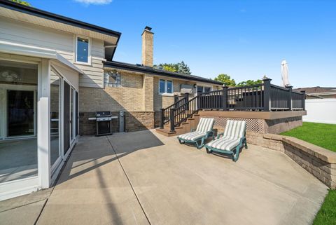Tiny photo for 142 E QUINCY Street, Elmhurst, IL 60126 (MLS # 12475333)