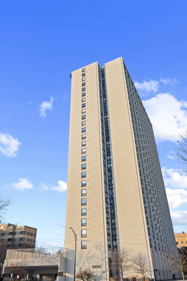 5100 N Marine Drive 17L