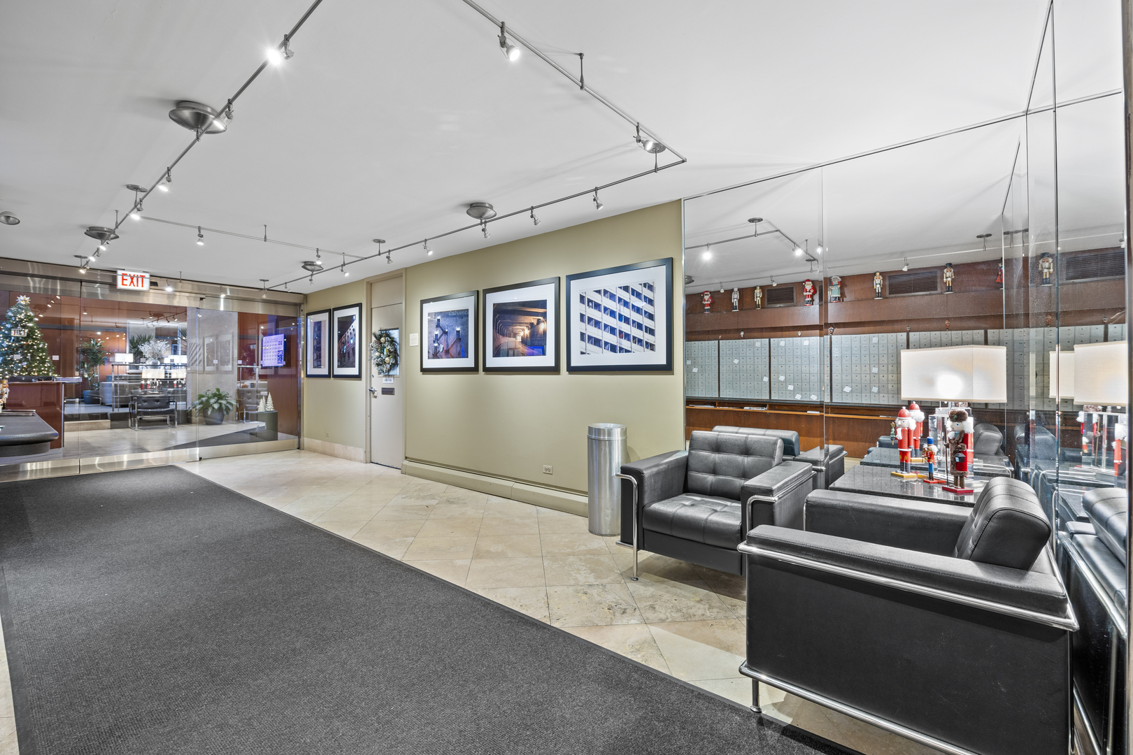 5100 N Marine Drive 17L