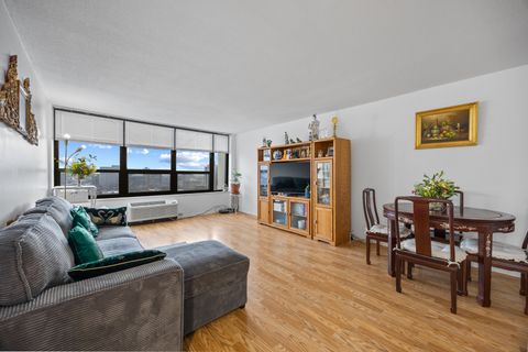 Tiny photo for 5100 N Marine Drive #17L, Chicago, IL 60640 (MLS # 12532573)