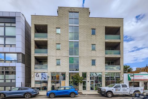 Tiny photo for 815 N Ashland Avenue #4N, Chicago, IL 60622 (MLS # 12546344)