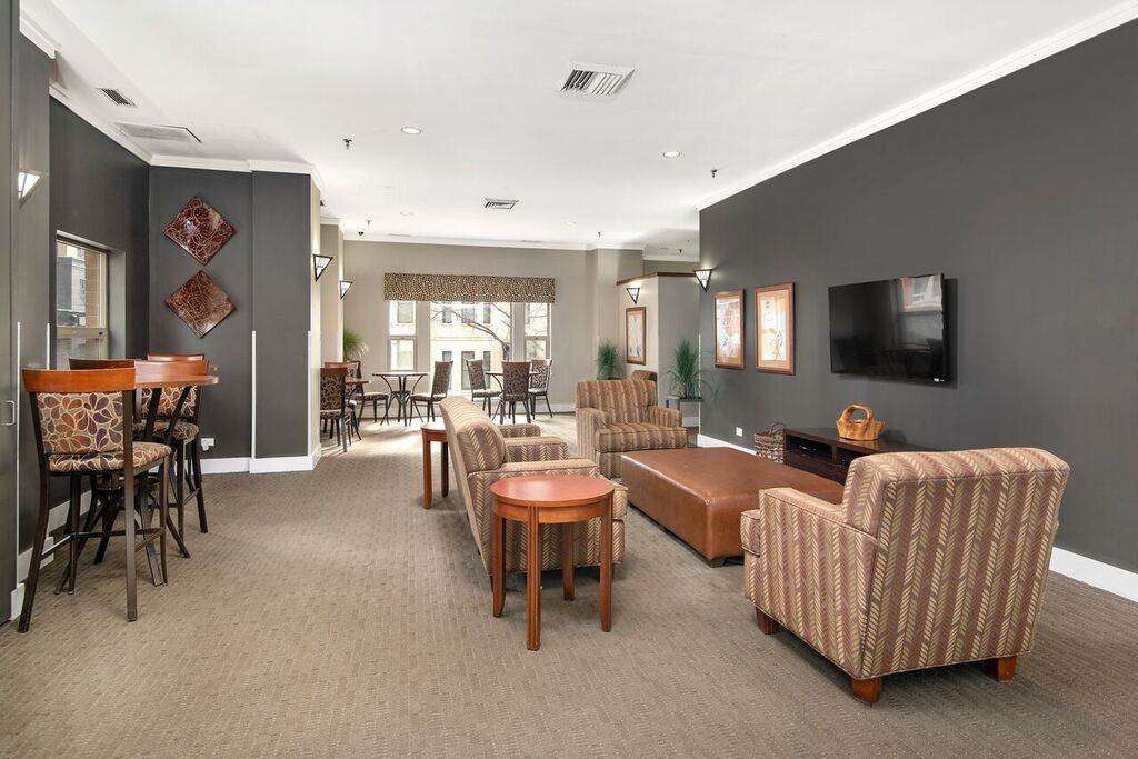 100 W Chestnut Street 3004