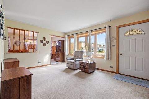 Tiny photo for 7912 S New Castle Avenue, Burbank, IL 60459 (MLS # 12493186)
