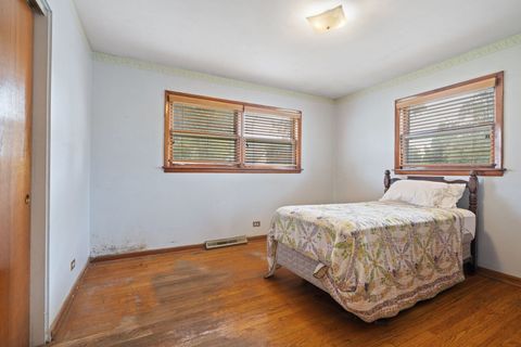 Tiny photo for 7912 S New Castle Avenue, Burbank, IL 60459 (MLS # 12493186)