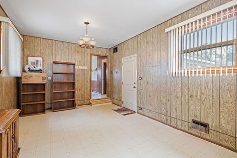Tiny photo for 7912 S New Castle Avenue, Burbank, IL 60459 (MLS # 12493186)