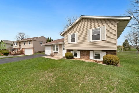 Tiny photo for 74 Joseph Lane, Glendale Heights, IL 60139 (MLS # 12600463)