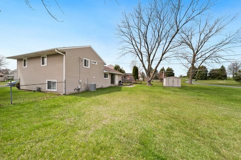 Tiny photo for 74 Joseph Lane, Glendale Heights, IL 60139 (MLS # 12600463)