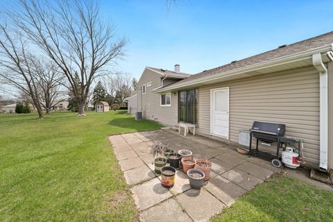 Tiny photo for 74 Joseph Lane, Glendale Heights, IL 60139 (MLS # 12600463)