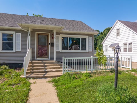 Tiny photo for 722 W Moulton Street, Pontiac, IL 61764 (MLS # 12691192)