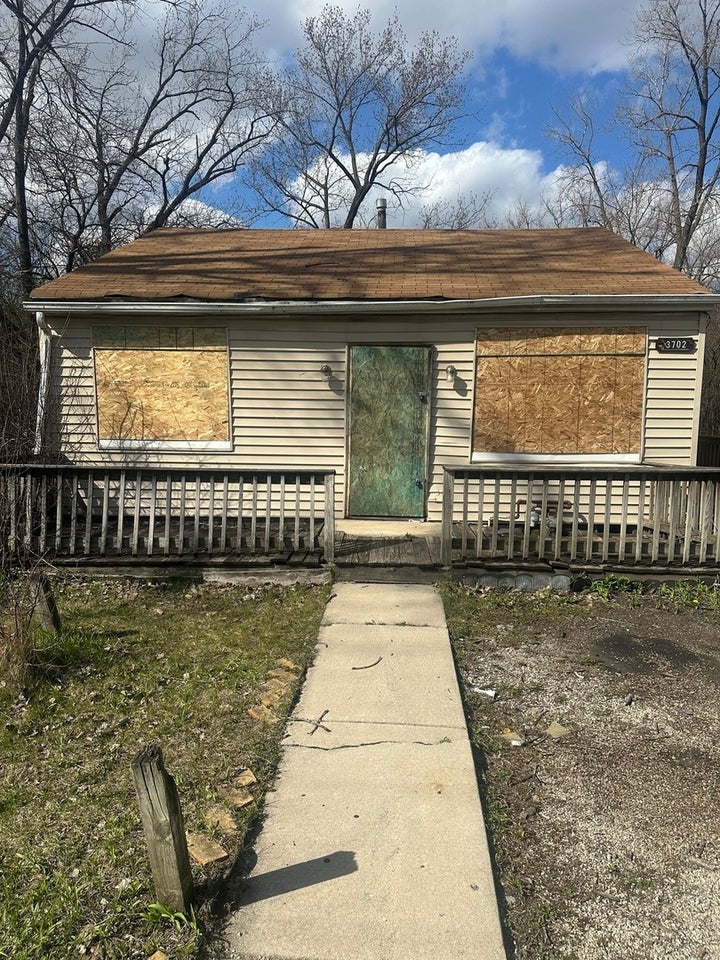Photo 1 of 7 — 3702 Lincoln Lane E, Robbins, IL 60472