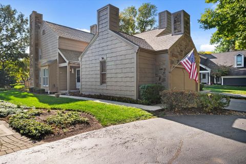Tiny photo for 55 Whittington Course, St. Charles, IL 60174 (MLS # 12498422)