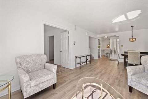 Tiny photo for 55 Whittington Course, St. Charles, IL 60174 (MLS # 12498422)