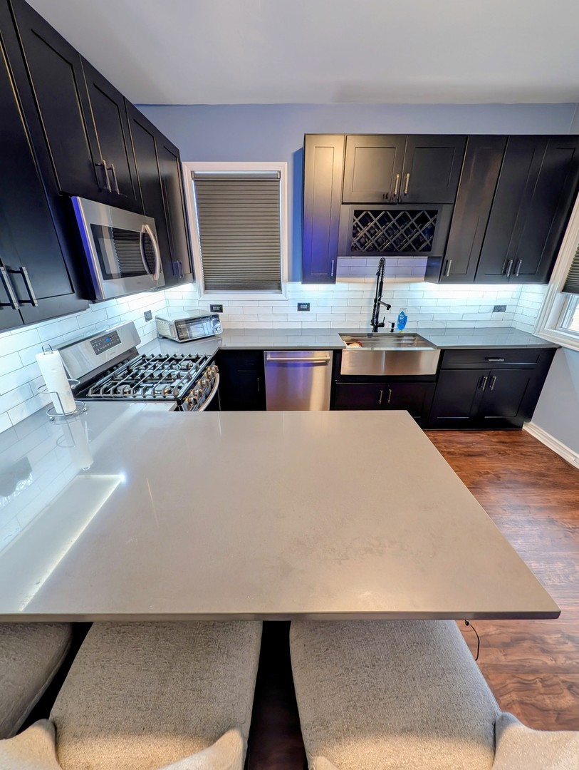 6005 W Waveland Avenue