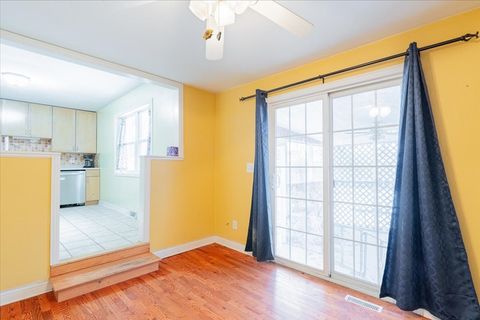 Tiny photo for 2625 N Victoria Avenue, Peoria, IL 61604 (MLS # 12533215)