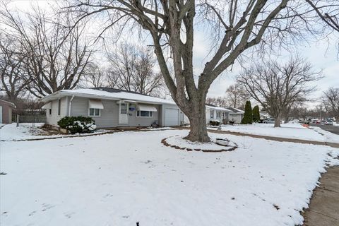 Tiny photo for 2625 N Victoria Avenue, Peoria, IL 61604 (MLS # 12533215)