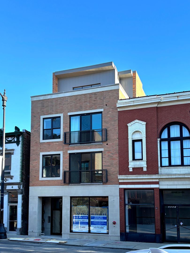 2445 N Lincoln Avenue 1