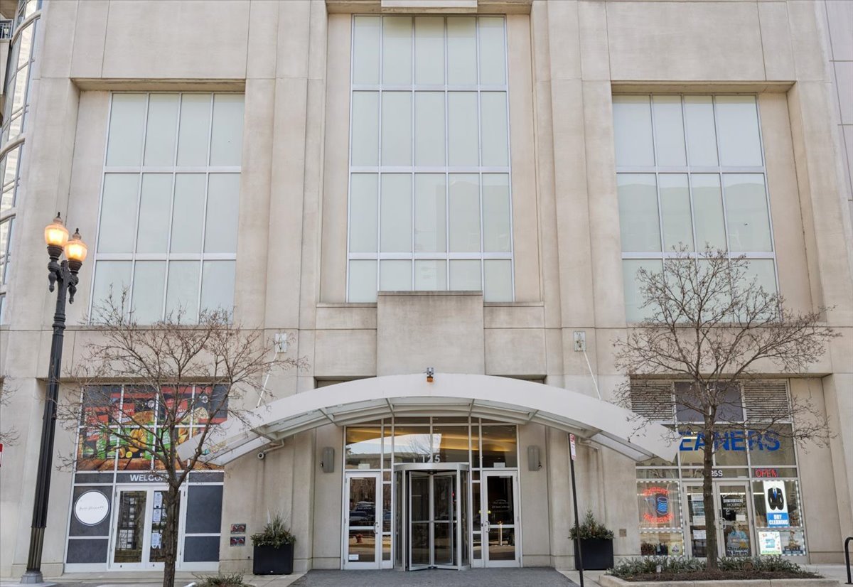 125 S Jefferson Street 1305