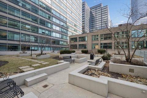 Tiny photo for 125 S Jefferson Street #1305, Chicago, IL 60661 (MLS # 12585445)