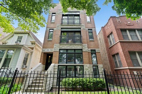Photo of 3422 N Bosworth Avenue #2, Chicago, IL 60657 (MLS # 12657376)