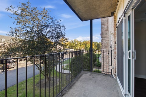 Tiny photo for 5201 CARRIAGEWAY Drive #C210, Rolling Meadows, IL 60008 (MLS # 12782323)