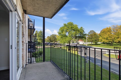 Tiny photo for 5201 CARRIAGEWAY Drive #C210, Rolling Meadows, IL 60008 (MLS # 12782323)
