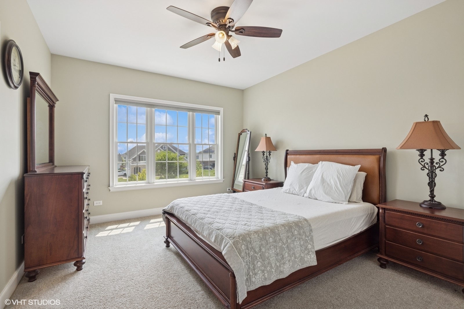 South Barrington, Illinois 60010, United States, 4 Bedrooms Bedrooms, ,6 BathroomsBathrooms,Residential,Active,236877