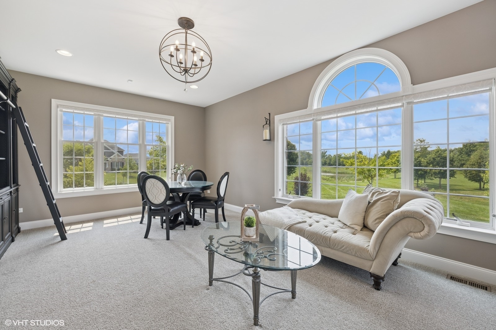 South Barrington, Illinois 60010, United States, 4 Bedrooms Bedrooms, ,6 BathroomsBathrooms,Residential,Active,236877