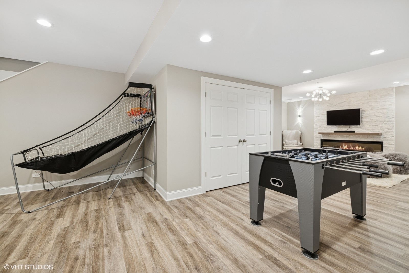 South Barrington, Illinois 60010, United States, 4 Bedrooms Bedrooms, ,6 BathroomsBathrooms,Residential,Active,236877