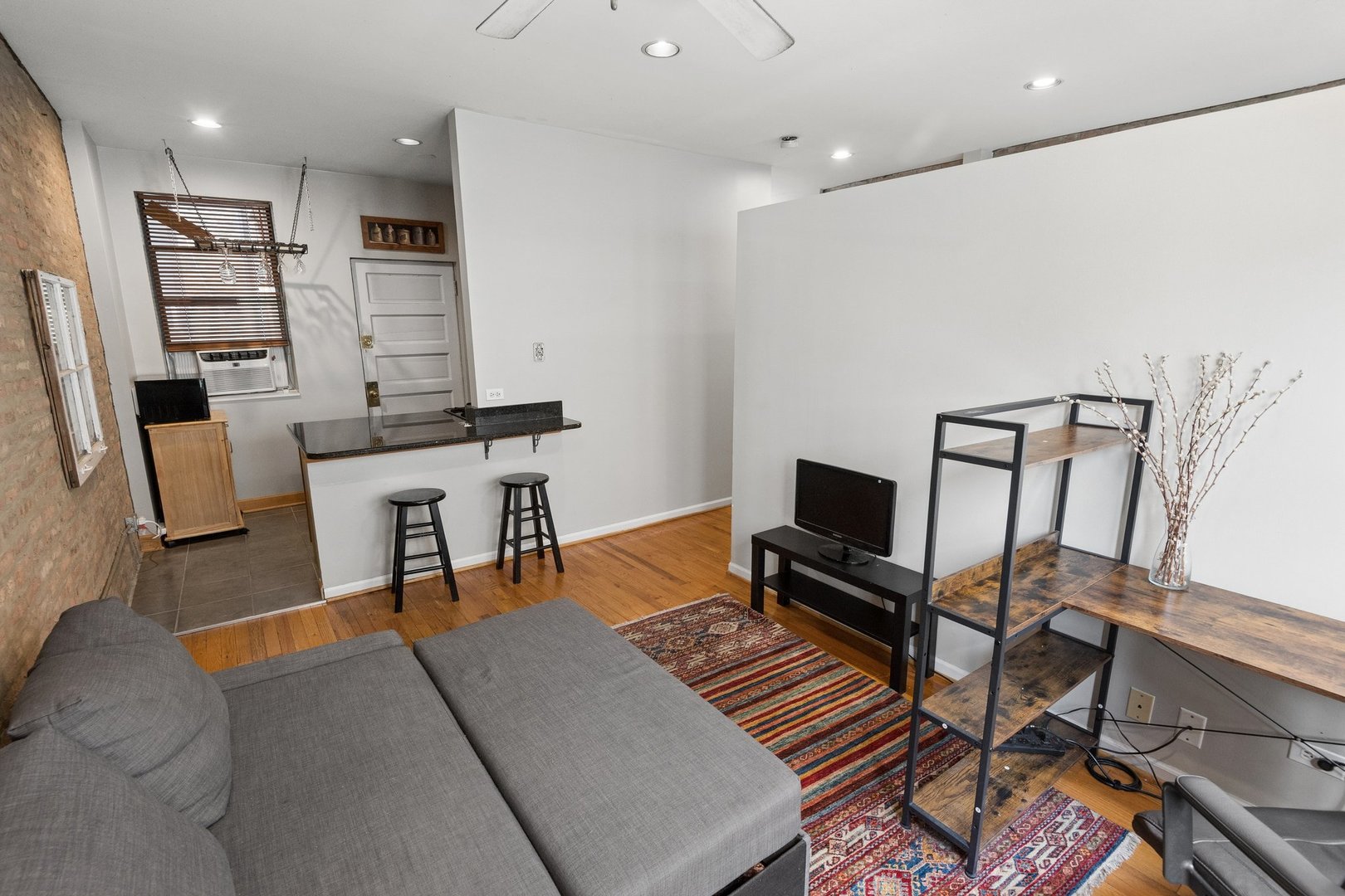 1236 W Carmen Avenue 1N