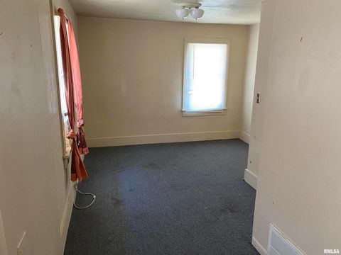 Tiny photo for 403 W CHERRY Street, Carbondale, IL 62901 (MLS # EB445362)