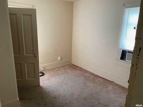 Tiny photo for 403 W CHERRY Street, Carbondale, IL 62901 (MLS # EB445362)