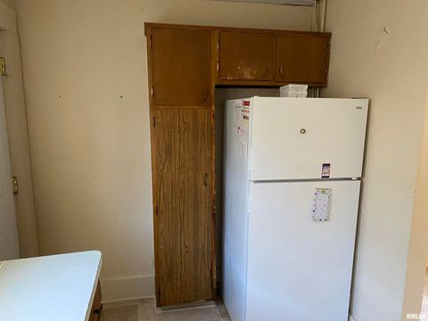 Tiny photo for 403 W CHERRY Street, Carbondale, IL 62901 (MLS # EB445362)