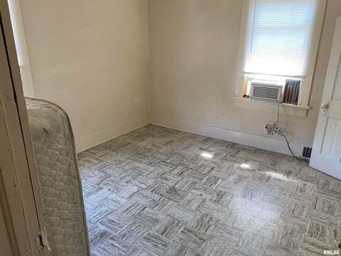 Tiny photo for 403 W CHERRY Street, Carbondale, IL 62901 (MLS # EB445362)