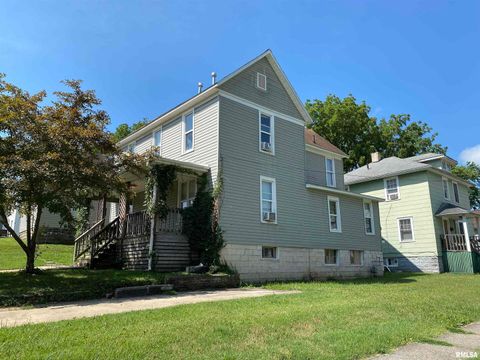 Tiny photo for 403 W CHERRY Street, Carbondale, IL 62901 (MLS # EB445362)