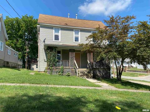 Tiny photo for 403 W CHERRY Street, Carbondale, IL 62901 (MLS # EB445362)