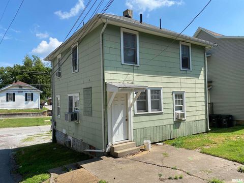 Tiny photo for 403 W CHERRY Street, Carbondale, IL 62901 (MLS # EB445362)