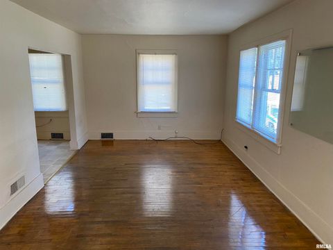 Tiny photo for 403 W CHERRY Street, Carbondale, IL 62901 (MLS # EB445362)