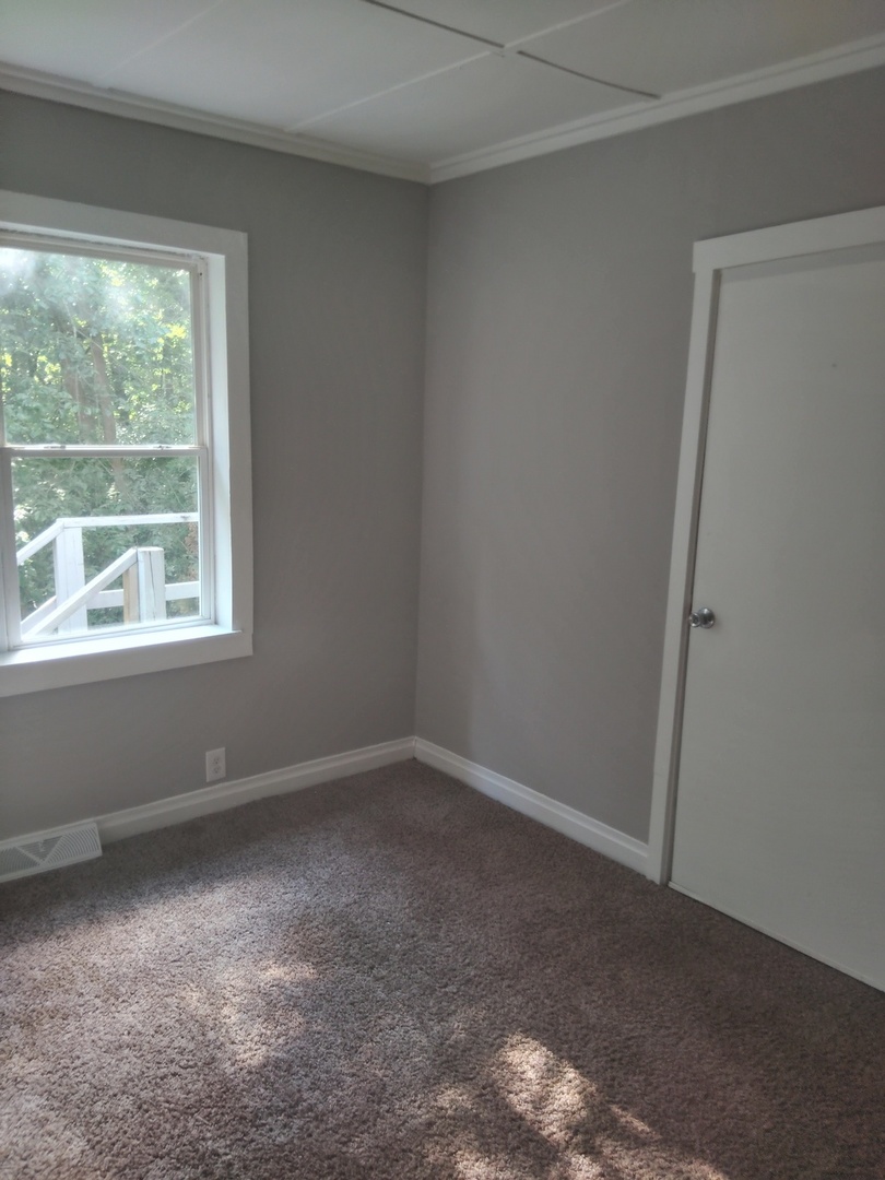 35W710 Woodlawn Avenue