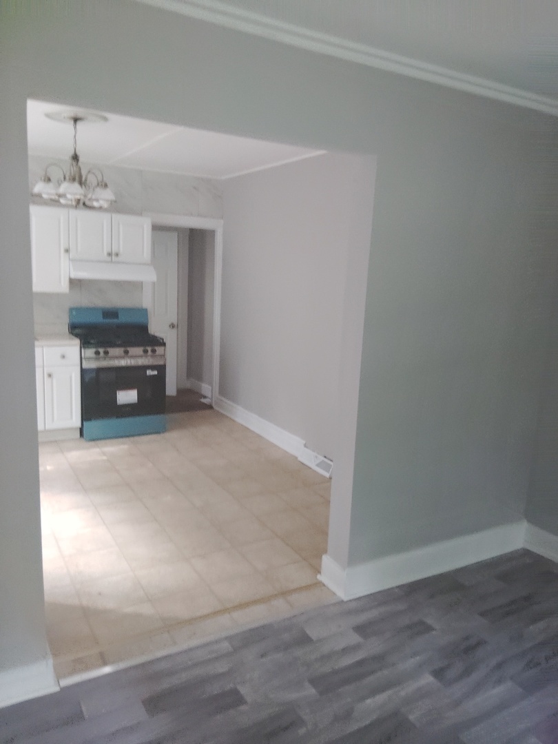 35W710 Woodlawn Avenue