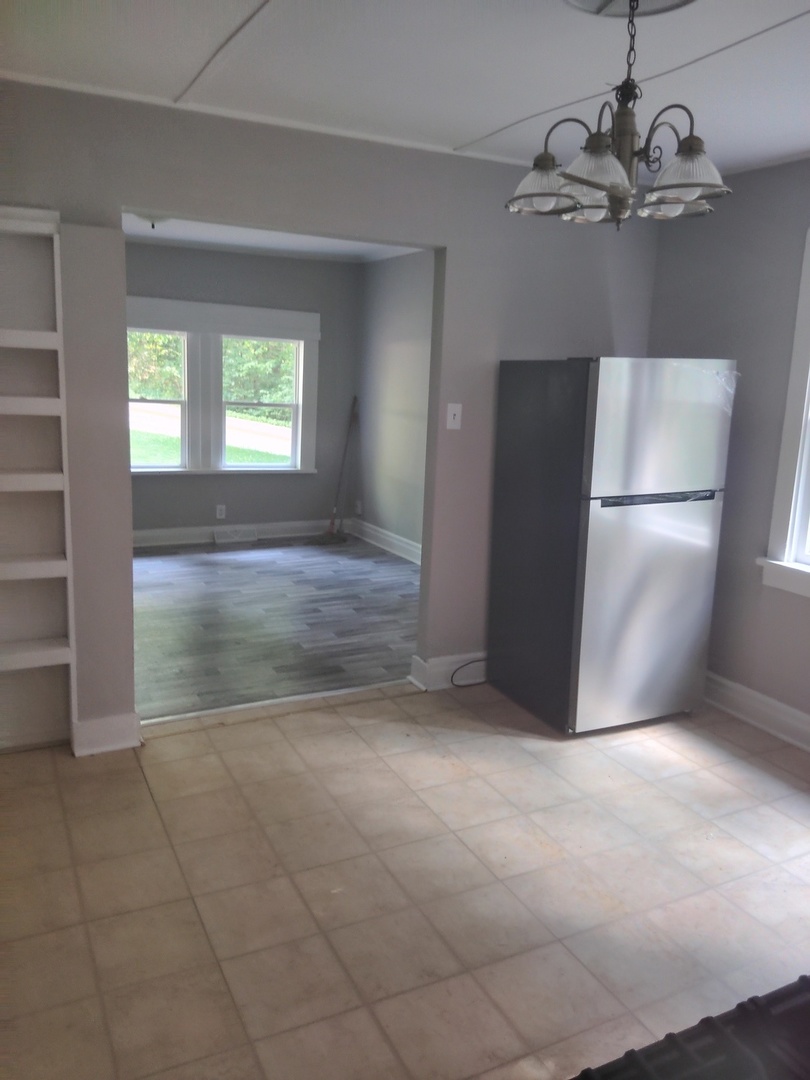 35W710 Woodlawn Avenue