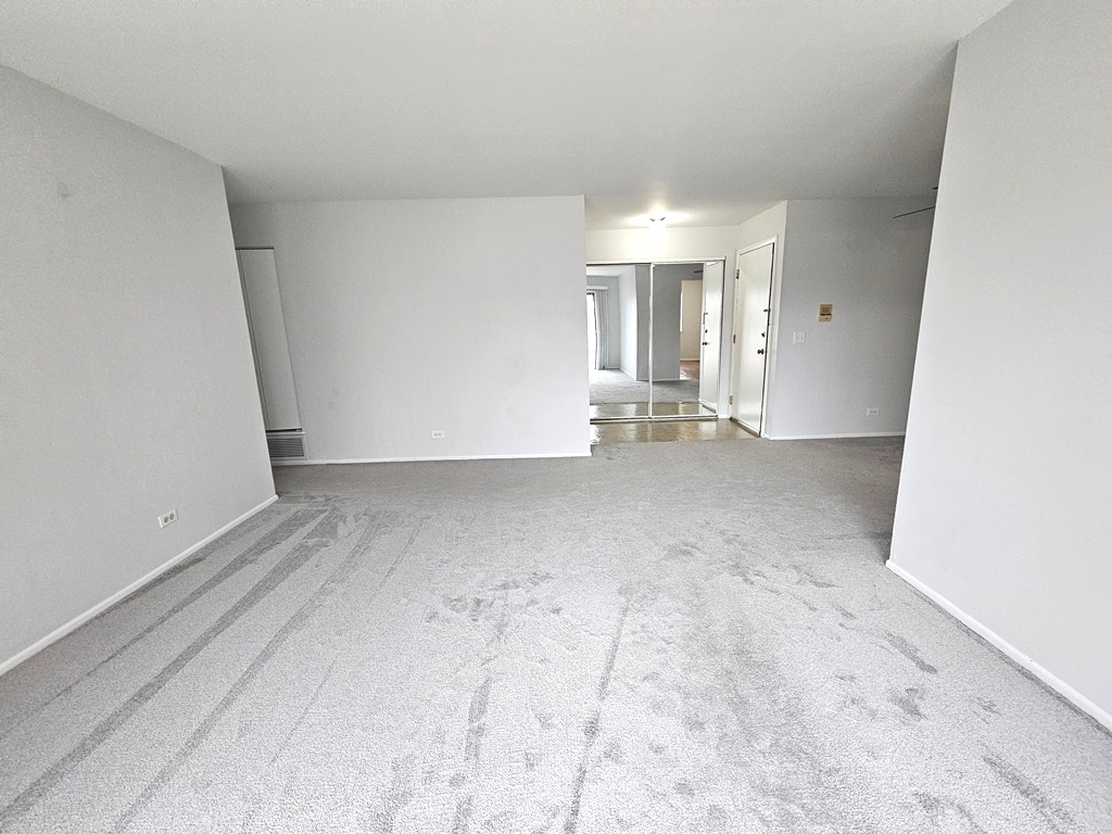 573 GREYSTONE Lane D2