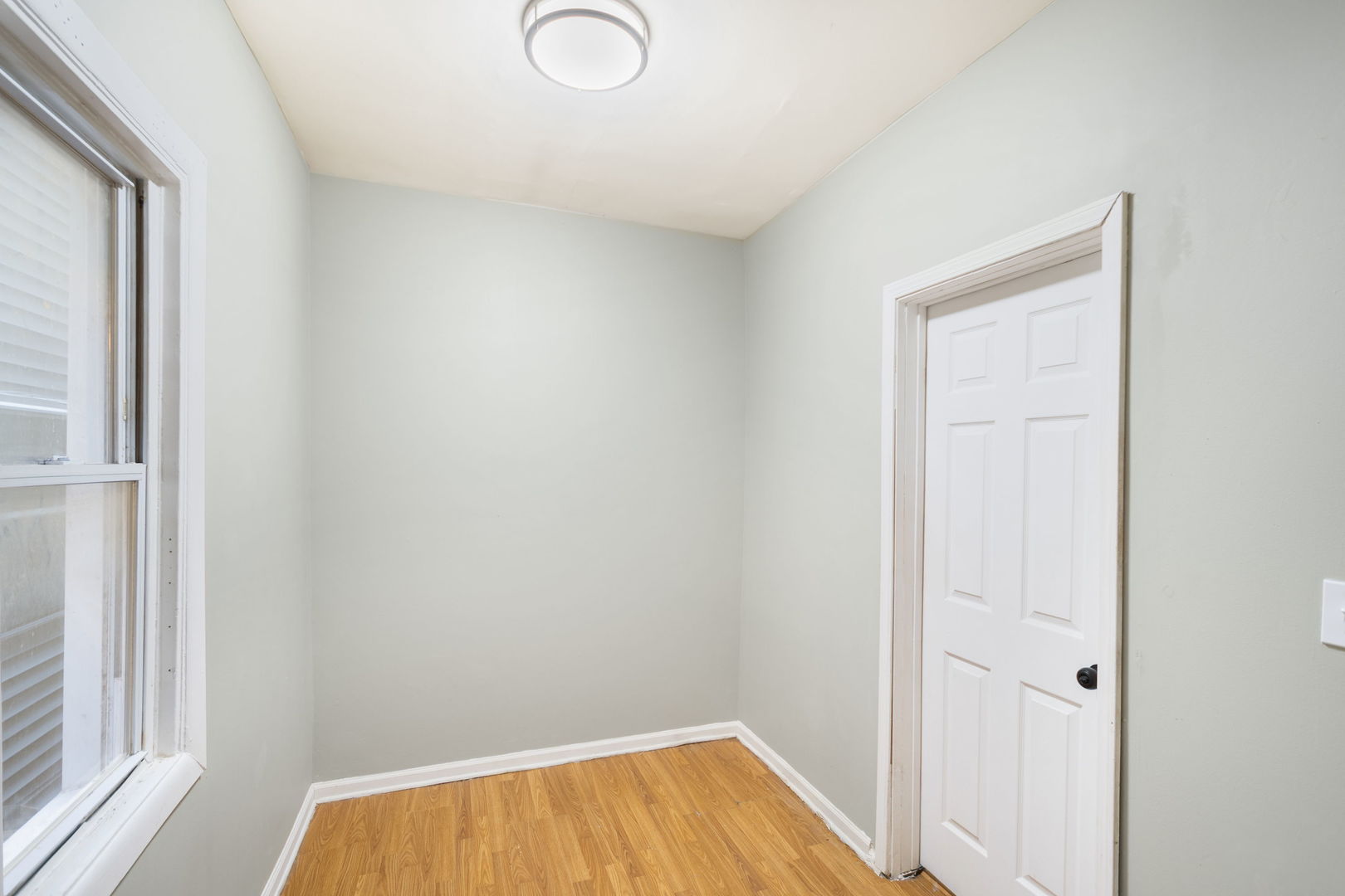 8524 S BUFFALO Avenue