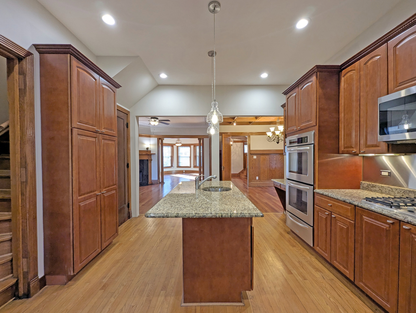 Chicago, Illinois, 60615, United States, 4 Bedrooms Bedrooms, ,4 BathroomsBathrooms,Residential,Active,2017077